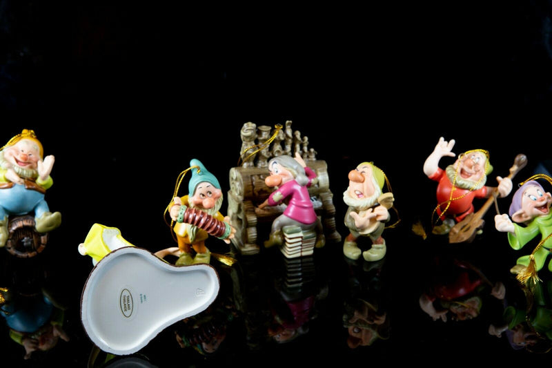 WDCC -SNOW WHITE AND THE SEVEN DWARFS- WALT DISNEY CLASSICS COLLECTION FIGURE SET, BOXED