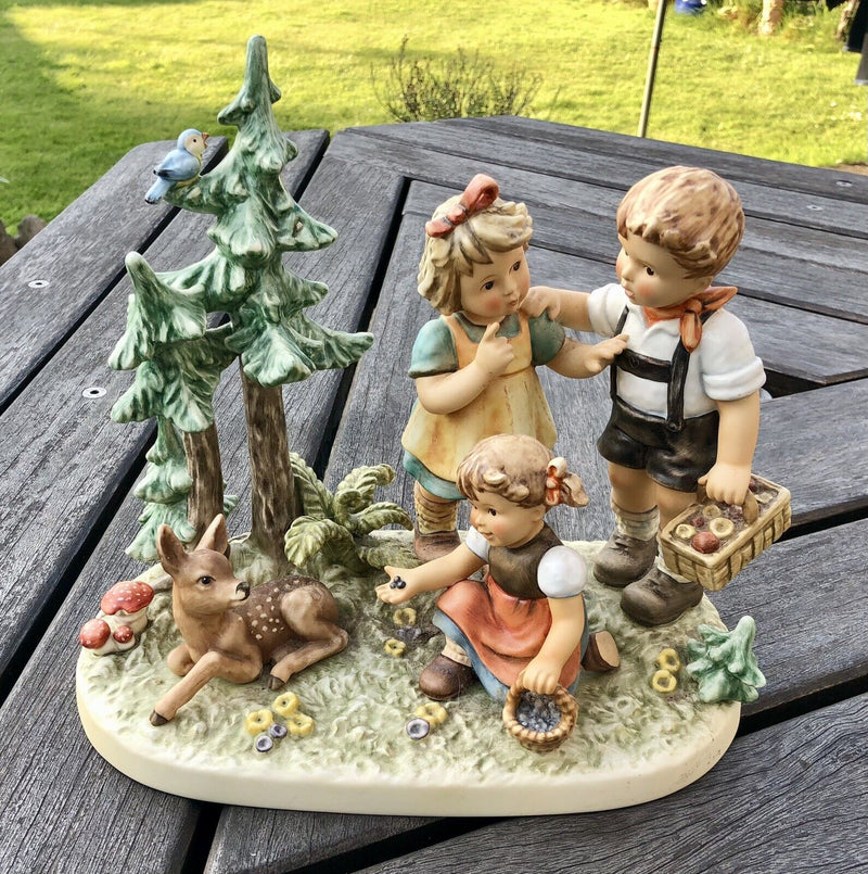 GOEBEL HUMMEL -FOLLOW THAT FAWN- LARGE LIMITED EDITION FIGURE 2320, 2384/1000