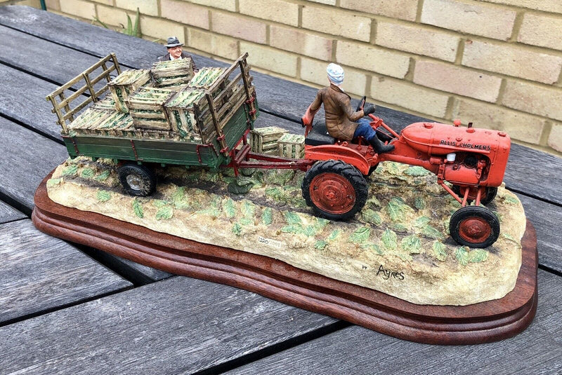 BORDER FINE ARTS 'CUT AND CRATED' LARGE LIMITED EDITION FIGURE MODEL 1220/2001