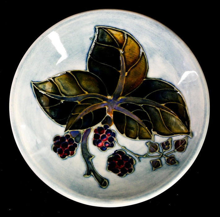 MOORCROFT POTTERY 'BLACKBERRIES' FLORAL FLOWER PIN DISH PLATE, 12cm