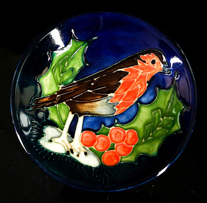 MOORCROFT POTTERY 'ROBIN AND HOLLY' SALLY TUFFIN CHRISTMAS PIN DISH PLATE, 12cm