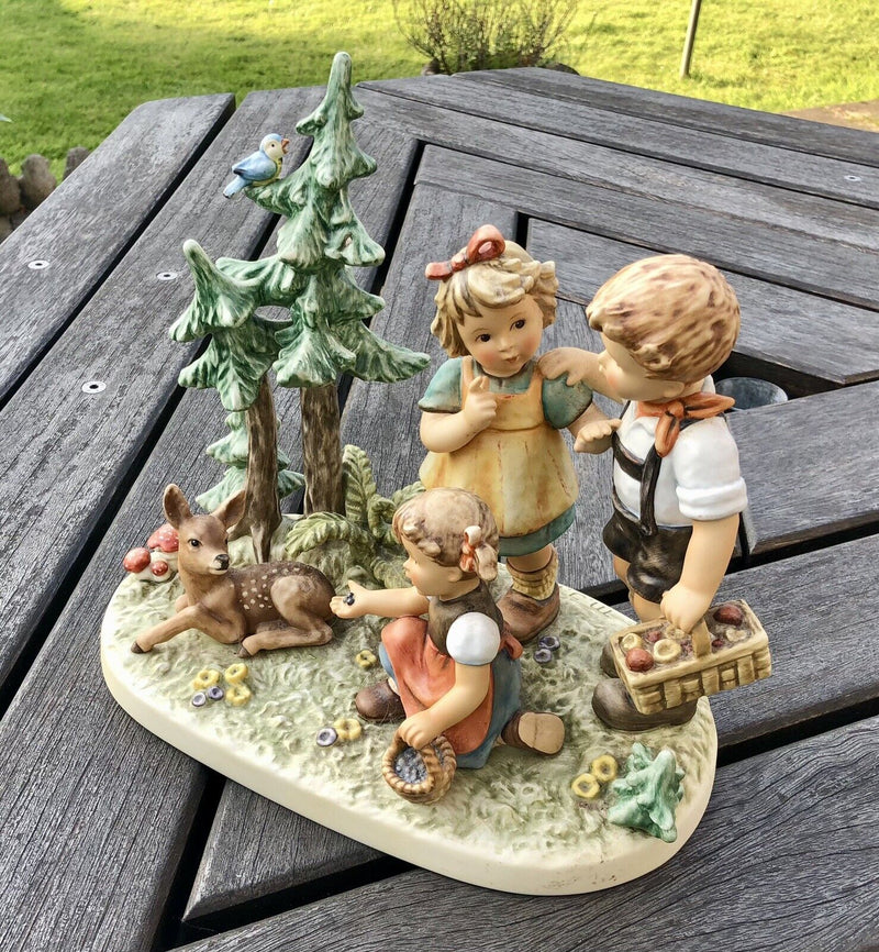 GOEBEL HUMMEL -FOLLOW THAT FAWN- LARGE LIMITED EDITION FIGURE 2320, 2384/1000