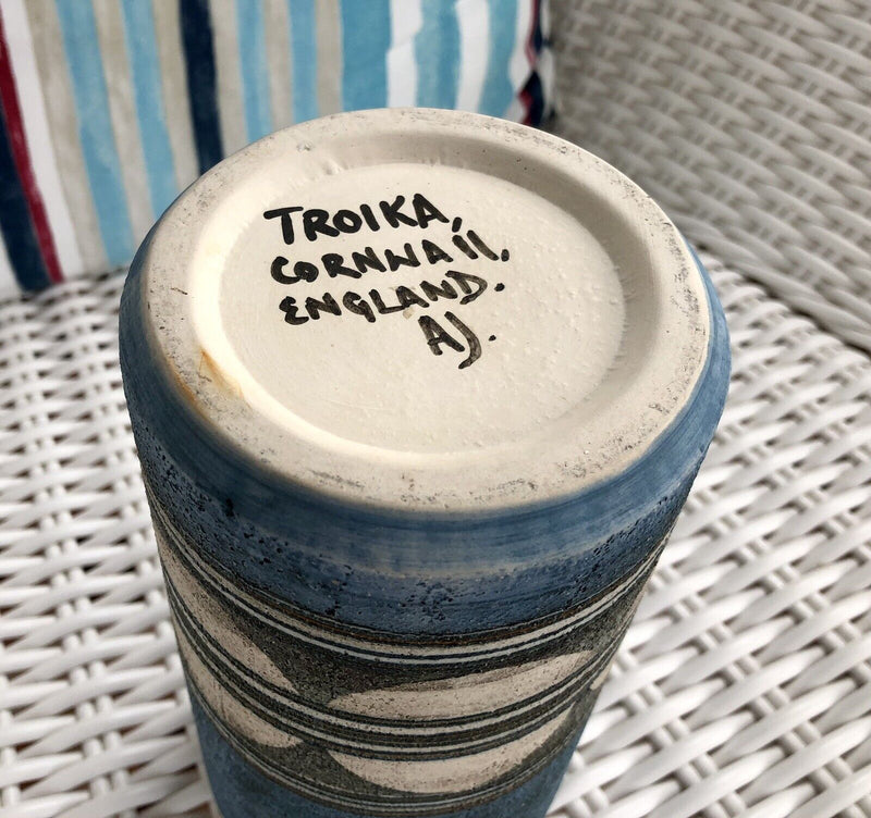ANNE JONES, TROIKA CORNWALL - STUDIO ART POTTERY CYLINDER VASE, BLUE CIRCLES