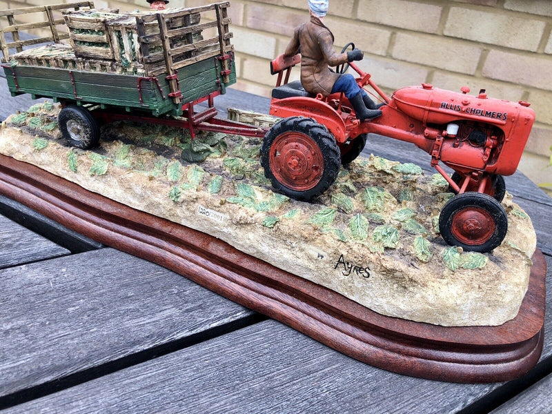 BORDER FINE ARTS 'CUT AND CRATED' LARGE LIMITED EDITION FIGURE MODEL 1220/2001