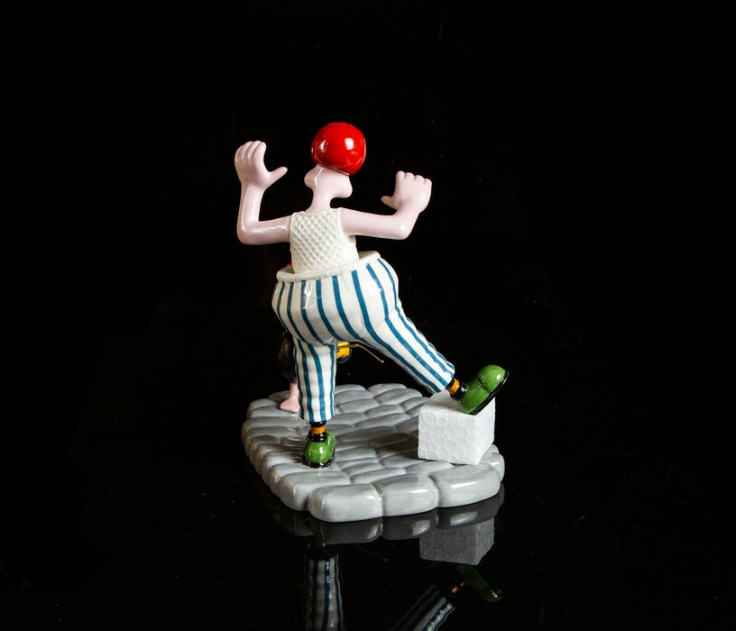 COALPORT CHARACTERS -WALLACE OUT OF CONTROL- LIMITED EDITION WALLACE & GROMIT FIGURE