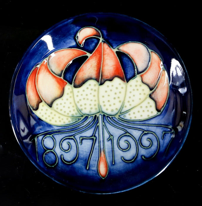 MOORCROFT POTTERY 'TIGER LILY' FLORAL FLOWER PIN DISH PLATE, 12cm