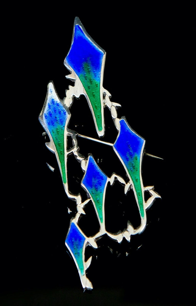 DAVID LAWRENCE - C20th DESIGN STERLING SILVER & BLUE/GREEN ENAMEL BROOCH BADGE