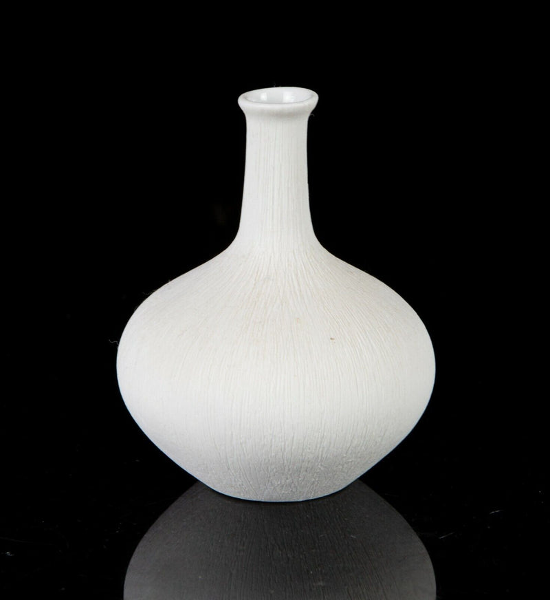 LINDFORM, SWEDEN - C20th SCANDINAVIAN CERAMIC ART DESIGN WHITE VASE