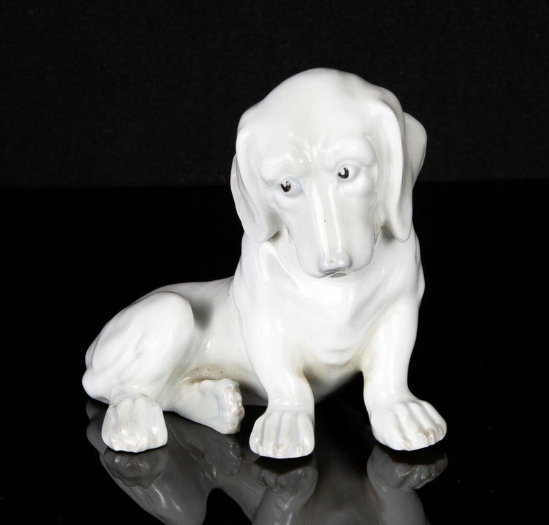 HEUBACH GEBRUDER, DACHSHUND, GERMAN PORCELAIN FIGURE MODEL SEATED DOG HOUND