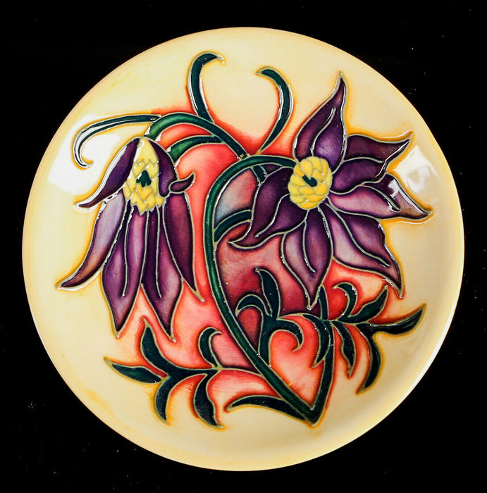 MOORCROFT POTTERY 'PASQUE FLOWER' 2000 PHILIP GIBSON FLOWER PIN DISH PLATE, 12cm