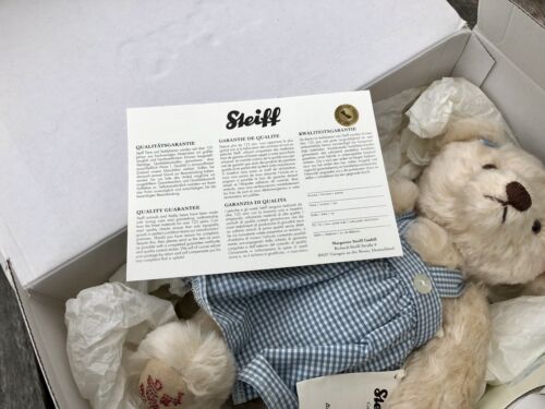 STEIFF 'DOROTHY' LIMITED EDITION WIZARD OF OZ TEDDY BEAR 681998, BOXED & C.O.A.