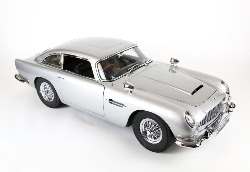 JAMES BOND, GOLDFINGER - ASTON MARTIN DB5, EAGLEMOSS 1:8 SCALE PRECISION MODEL