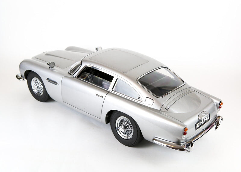 JAMES BOND, GOLDFINGER - ASTON MARTIN DB5, EAGLEMOSS 1:8 SCALE PRECISION MODEL