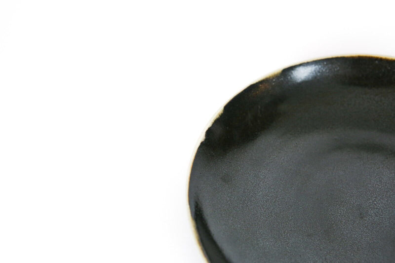 LUCIE RIE & HANS COPER - PAIR OF STONEWARE STUDIO POTTERY PLATES, CIRCA 1955