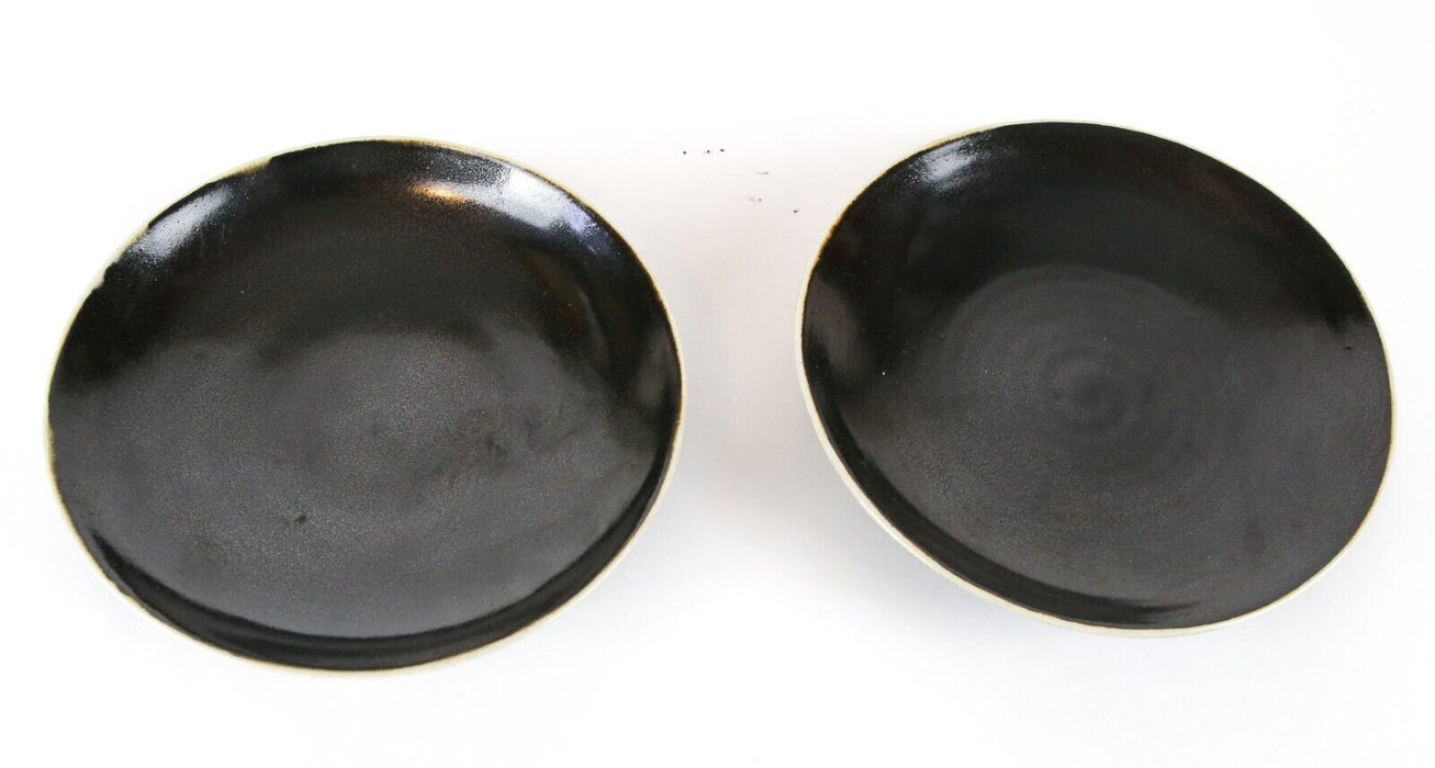 LUCIE RIE & HANS COPER - PAIR OF STONEWARE STUDIO POTTERY PLATES, CIRCA 1955