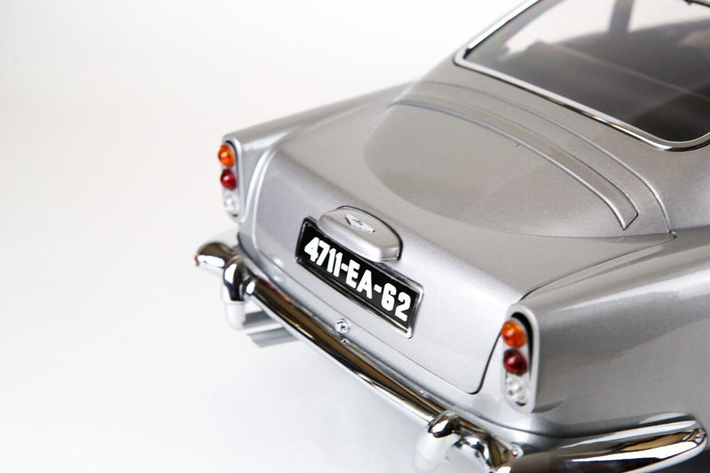 JAMES BOND, GOLDFINGER - ASTON MARTIN DB5, EAGLEMOSS 1:8 SCALE PRECISION MODEL