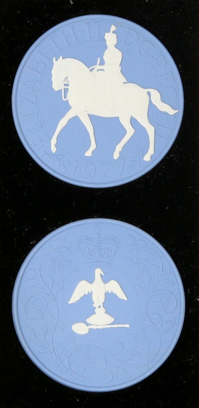 ARNOLD MACHIN, WEDGWOOD - QUEEN ELIZABETH 1977 SILVER JUBILEE JASPERWARE PLAQUES