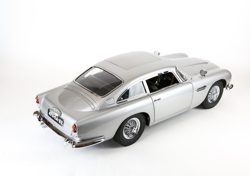 JAMES BOND, GOLDFINGER - ASTON MARTIN DB5, EAGLEMOSS 1:8 SCALE PRECISION MODEL